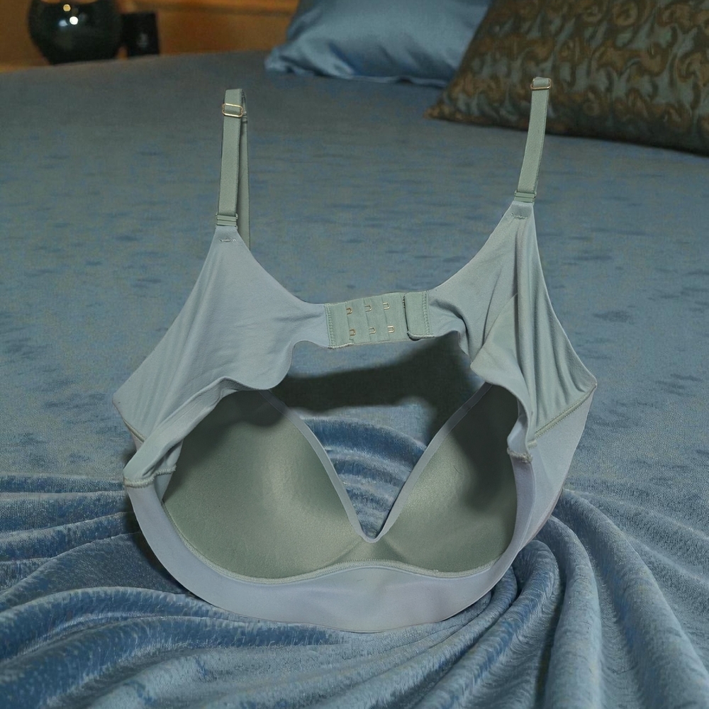 Victoria’s Secret Love Cloud Smooth Wireless Push-Up Plunge Bra Sage Green 38C - Picture 7 of 13